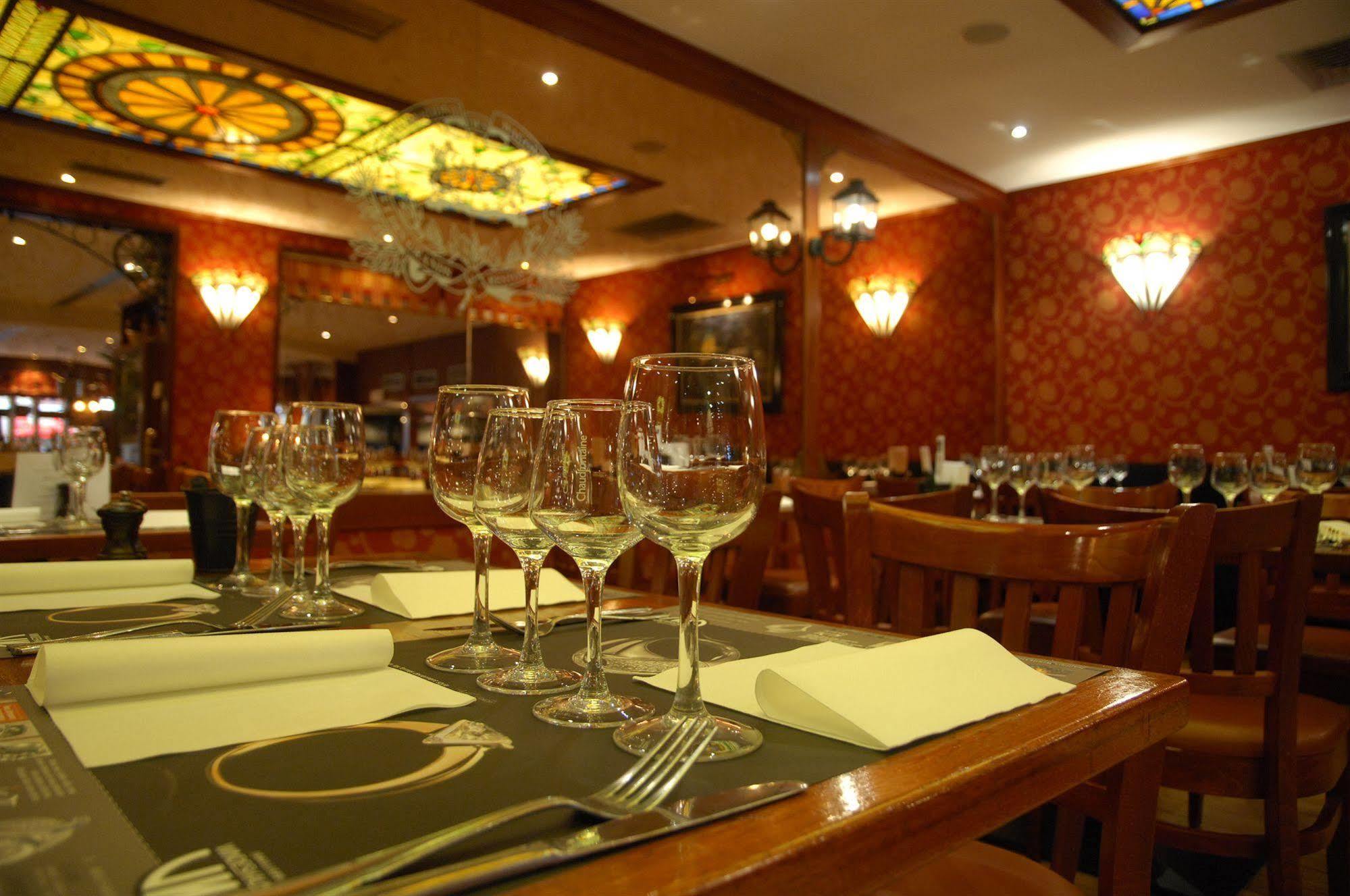 Leo Station, Et Annexes 4*